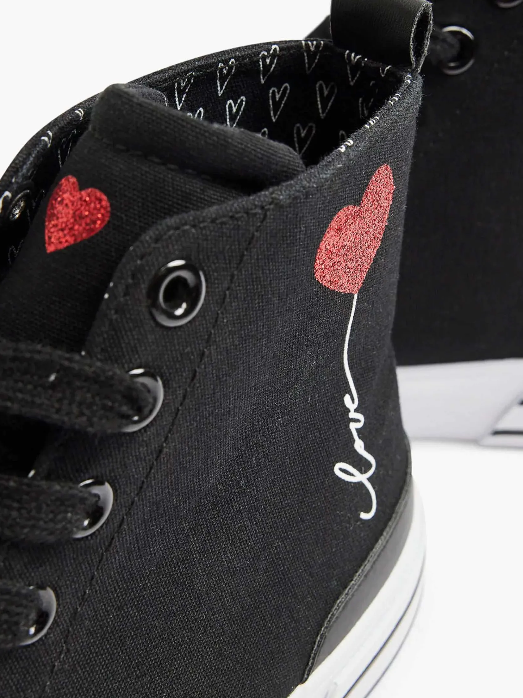 Graceland Sneakers-Zwarte Hoge Canvas Sneaker Hartje